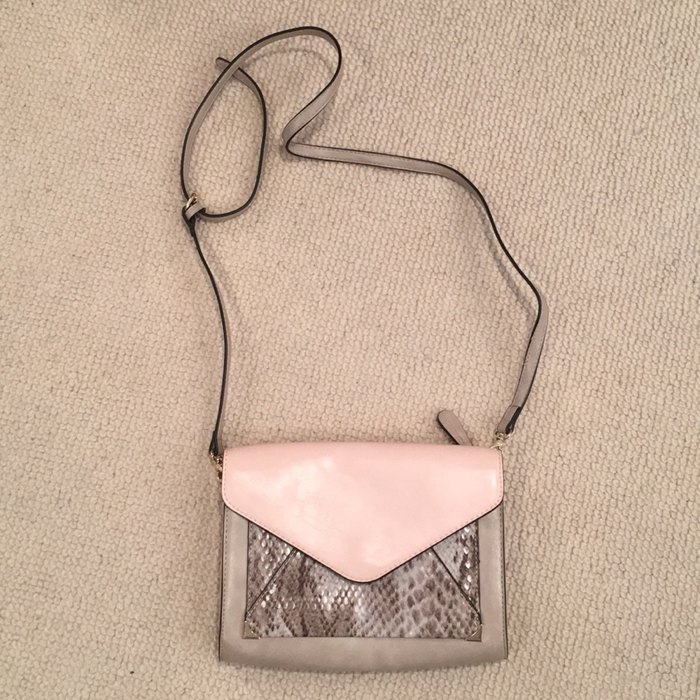Barely used adorable crossbody bag!